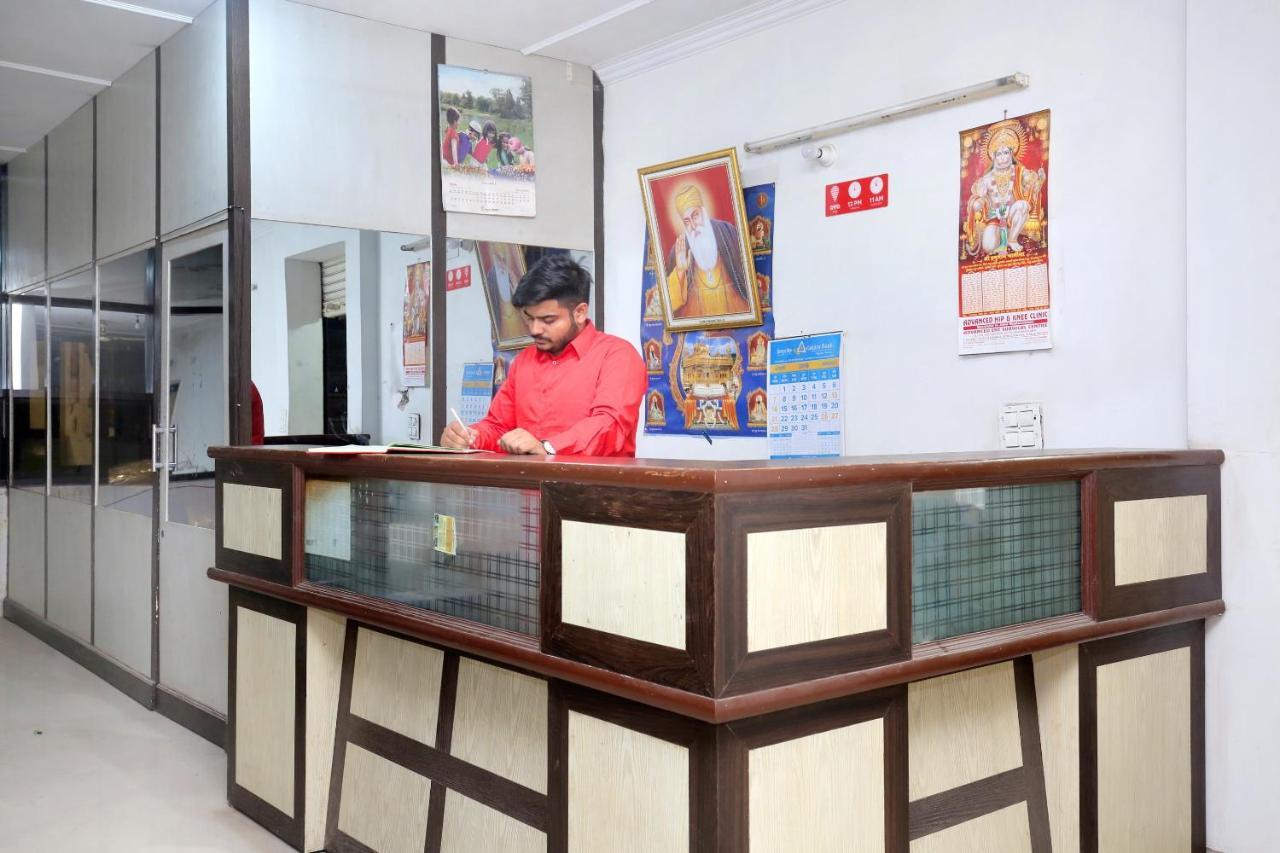 Oyo 24423 Hotel Royal Sohana Экстерьер фото