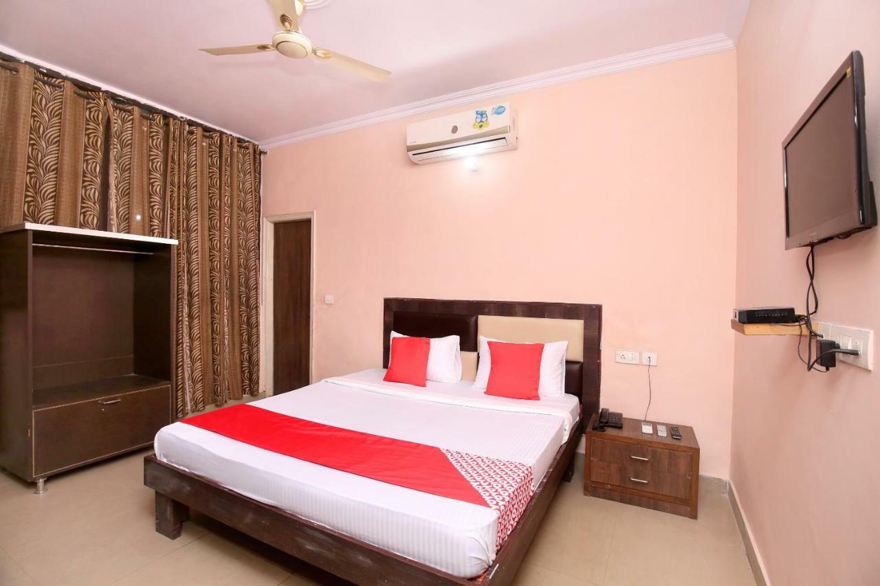 Oyo 24423 Hotel Royal Sohana Экстерьер фото